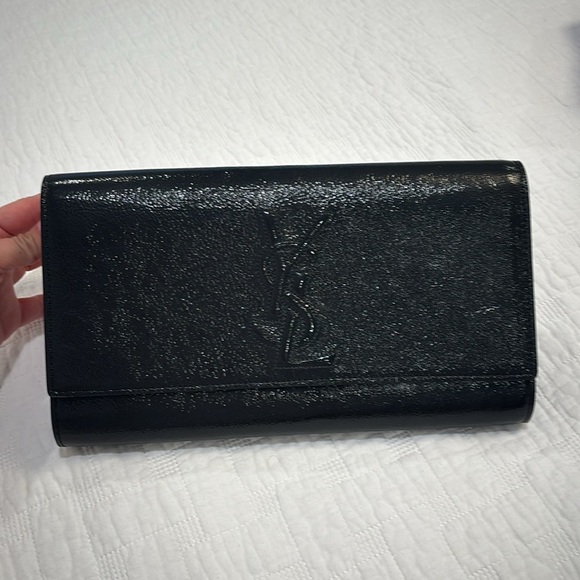 SAINT LAURENT Textured Patent Monogram Large Belle De Jour Clutch Black - Picture 2 of 5